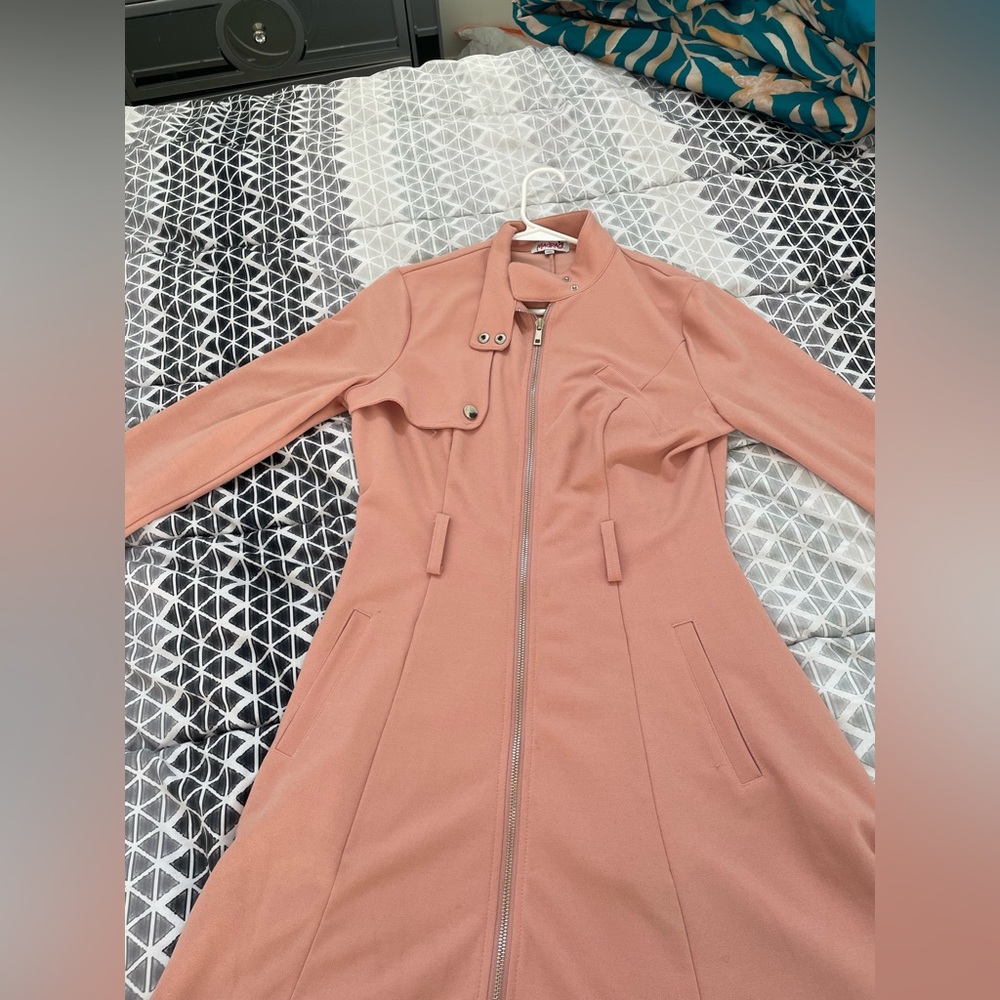 Nice flirty pink dress !! Perfect for spring